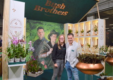 Romey en Patrick Lansbergen van Bush Brothers. De ‘Ludicia’, ook wel juweelorchidee, op de voorgrond is enige tijd geleden alweer overgenomen van Van der Voort Potplanten.